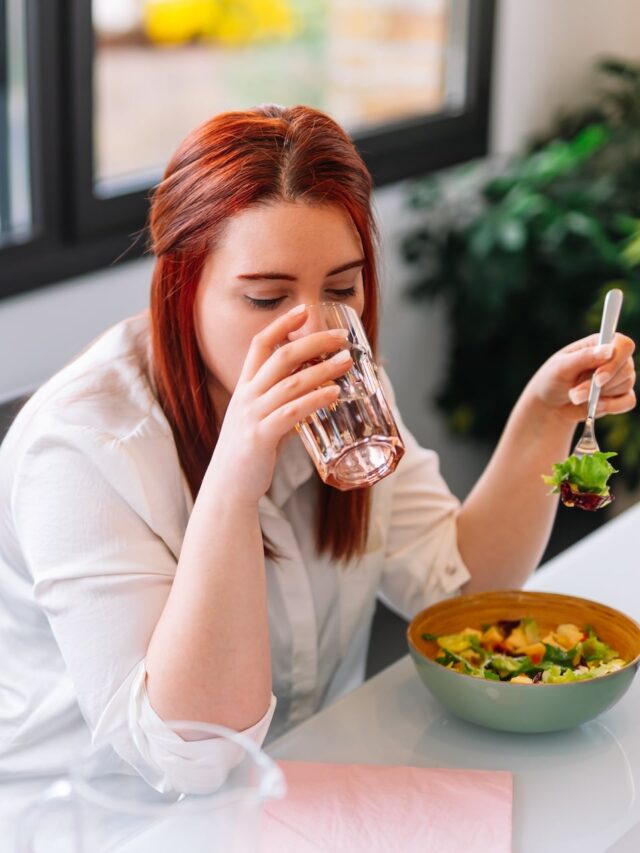 HERE ARE 5 REASONS WHY YOU SHOULD NOT DRINK WATER IMMEDIATELY AFTER MEALS