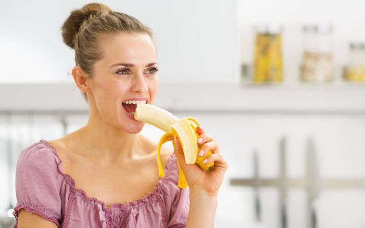 Unlock the Amazing Health Benefits of Eating Bananas Daily: Watch Our In-Depth Video Guide