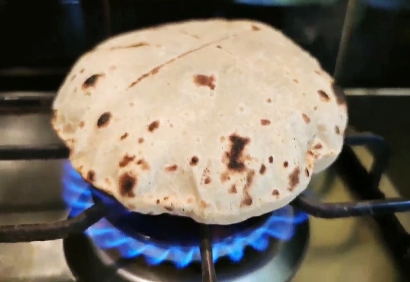 Watch This Video: The Hidden Risks of Eating Hot Roti and How to Cook Healthier!