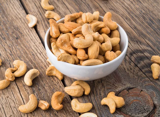 "The Mighty Cashew: Unlocking Incredible Health Benefits While Avoiding Pitfalls"