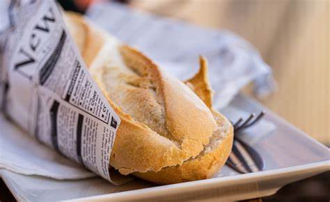 "FDA Warns: Stop Using Newspapers to Wrap Food – A Hidden Health Hazard You Need to Know"